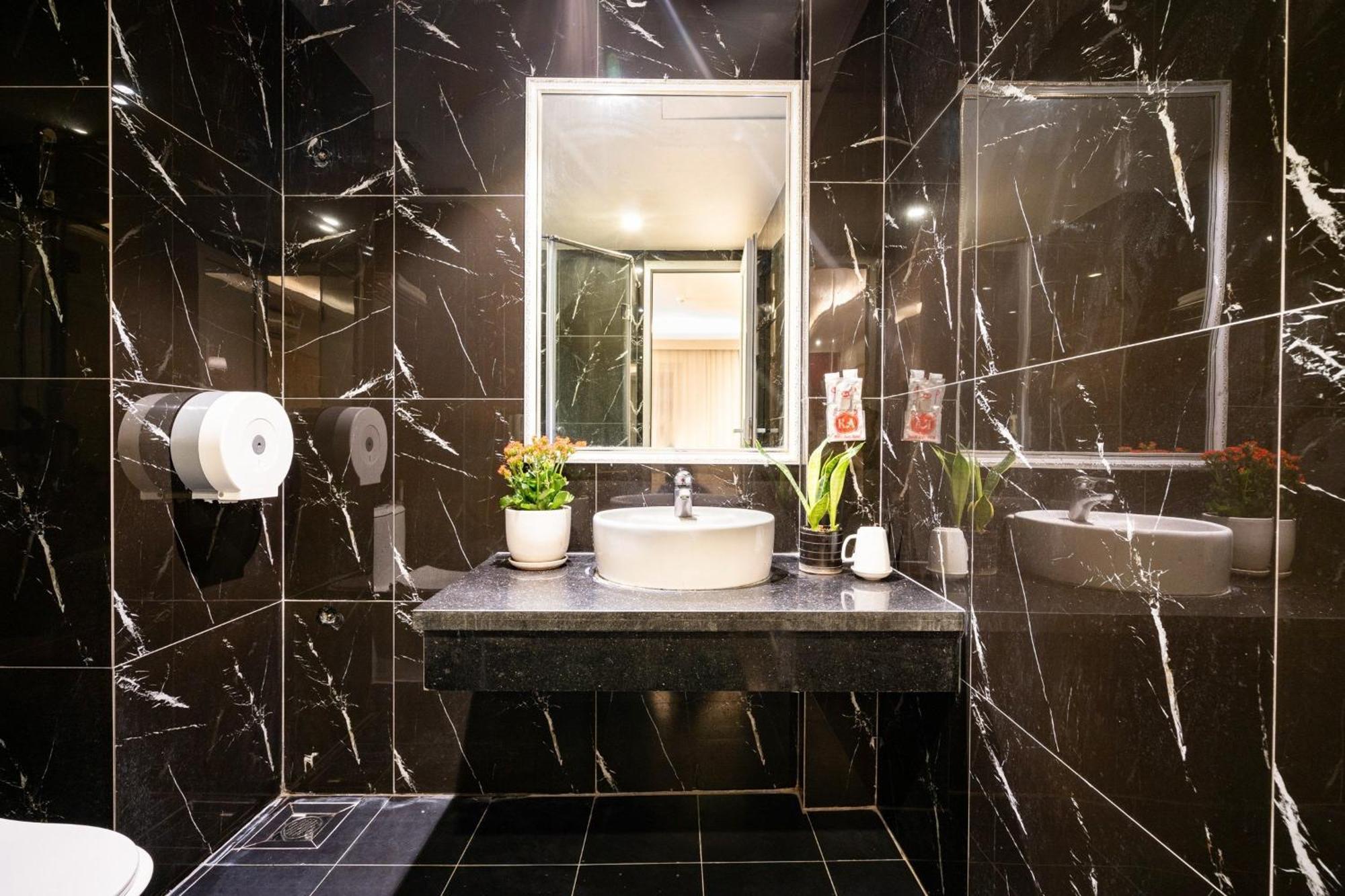Kieu Anh Hotel - 81 Trung Kinh - By Bay Luxury 하노이 외부 사진