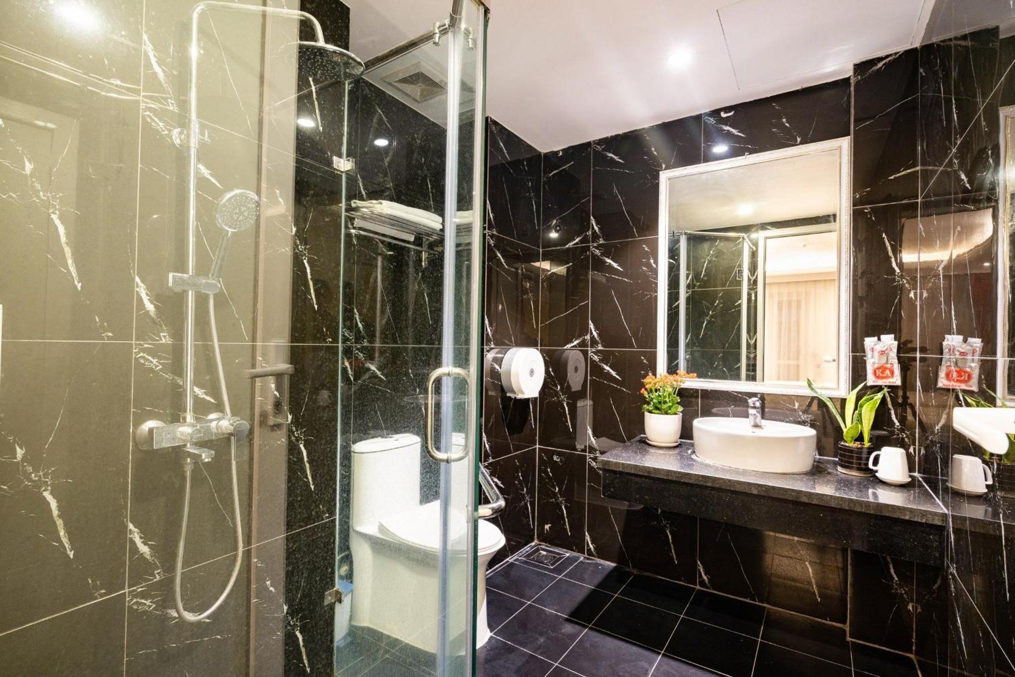 Kieu Anh Hotel - 81 Trung Kinh - By Bay Luxury 하노이 외부 사진