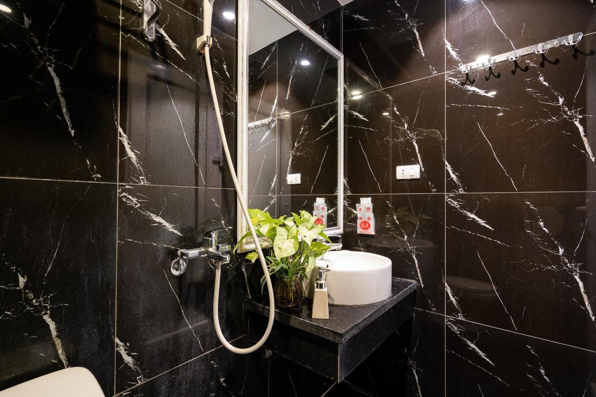 Kieu Anh Hotel - 81 Trung Kinh - By Bay Luxury 하노이 외부 사진