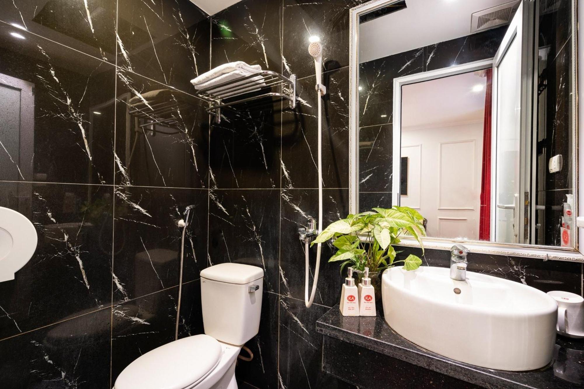 Kieu Anh Hotel - 81 Trung Kinh - By Bay Luxury 하노이 외부 사진