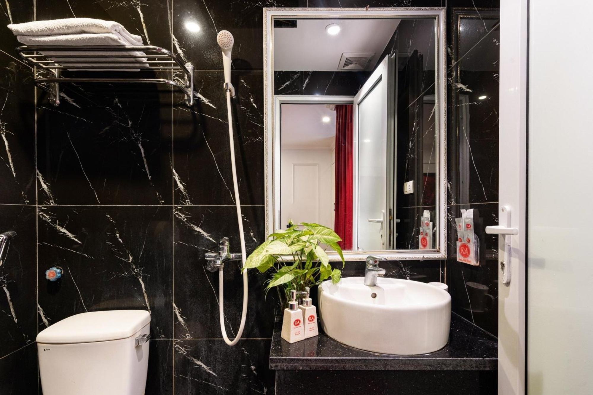 Kieu Anh Hotel - 81 Trung Kinh - By Bay Luxury 하노이 외부 사진